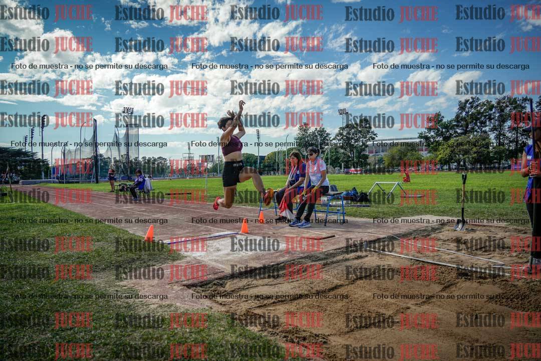 Fotos del salto en largo de mujeres - hepta 5