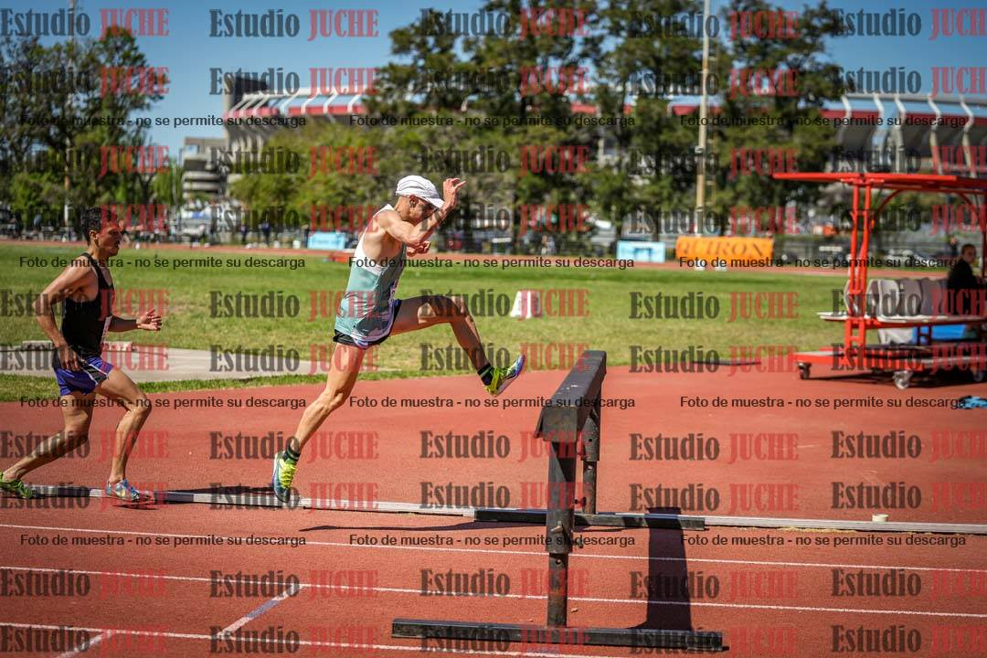 Fotos de los 3000 m con obstáculos de varones