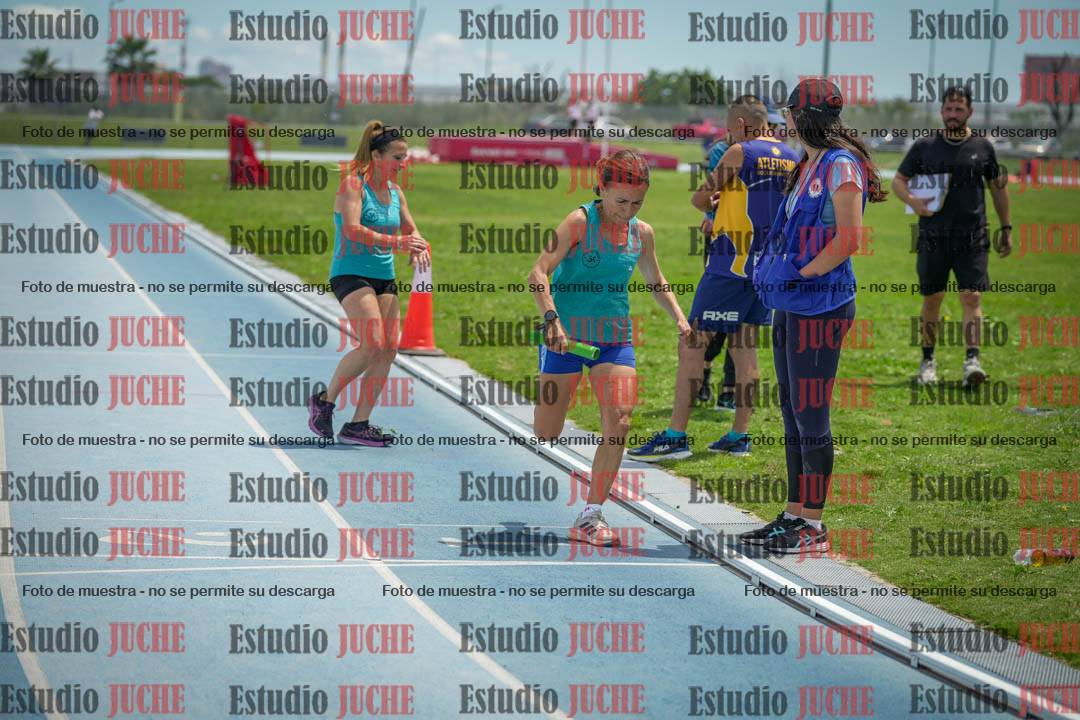 Fotos durante el transcurso de los relevos 20' para running teams - serie 2