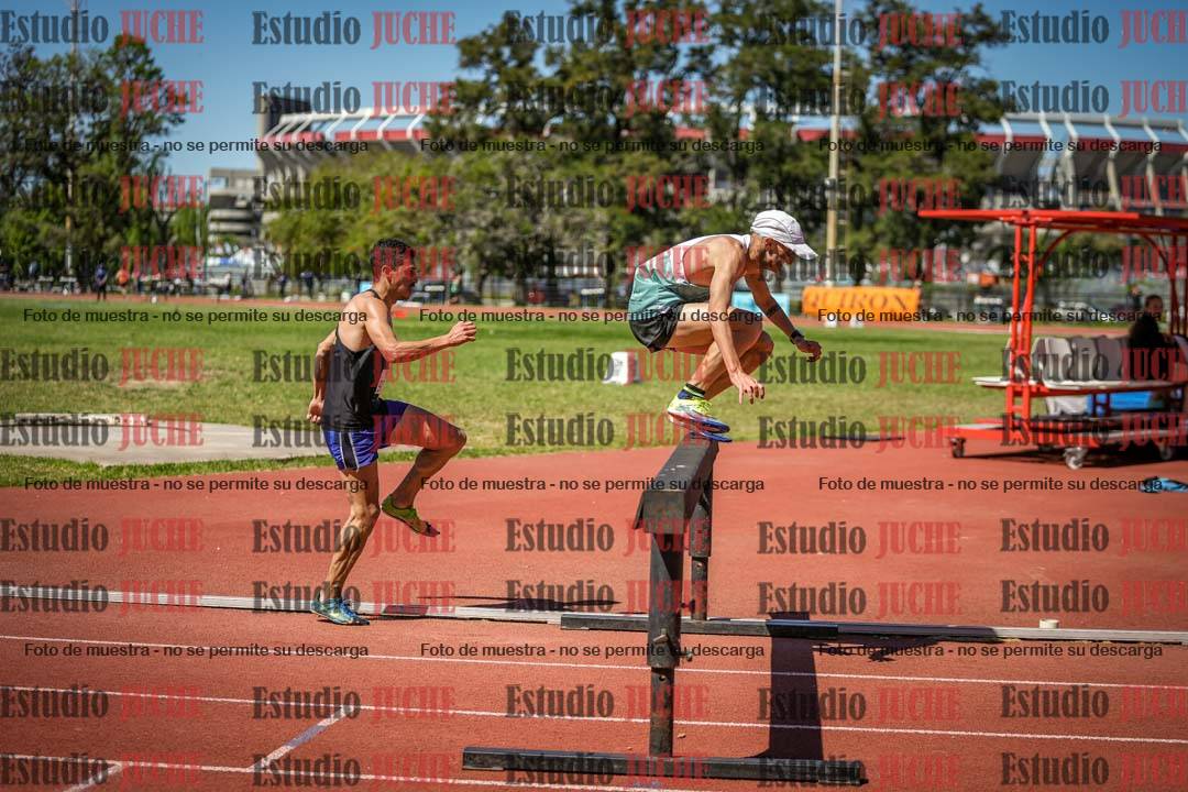 Fotos de los 3000 m con obstáculos de varones
