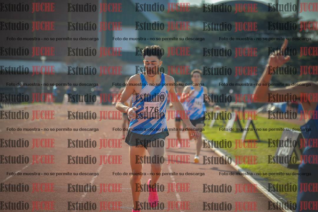 Fotos de los 800 m llanos de varones