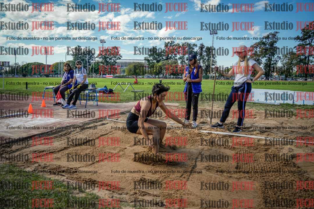 Fotos del salto en largo de mujeres - hepta 5
