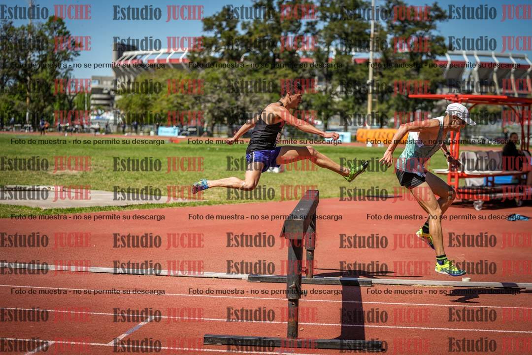 Fotos de los 3000 m con obstáculos de varones