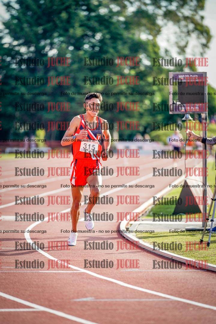 Fotos de los 3000 m con obstáculos de varones