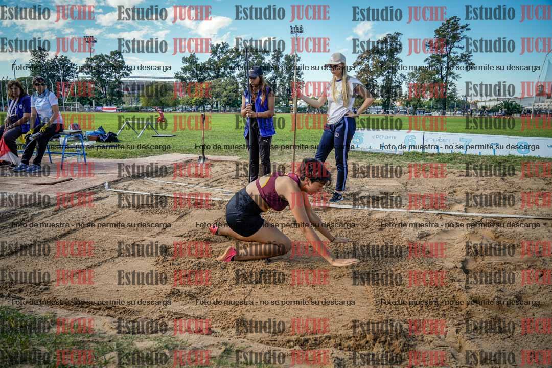 Fotos del salto en largo de mujeres - hepta 5