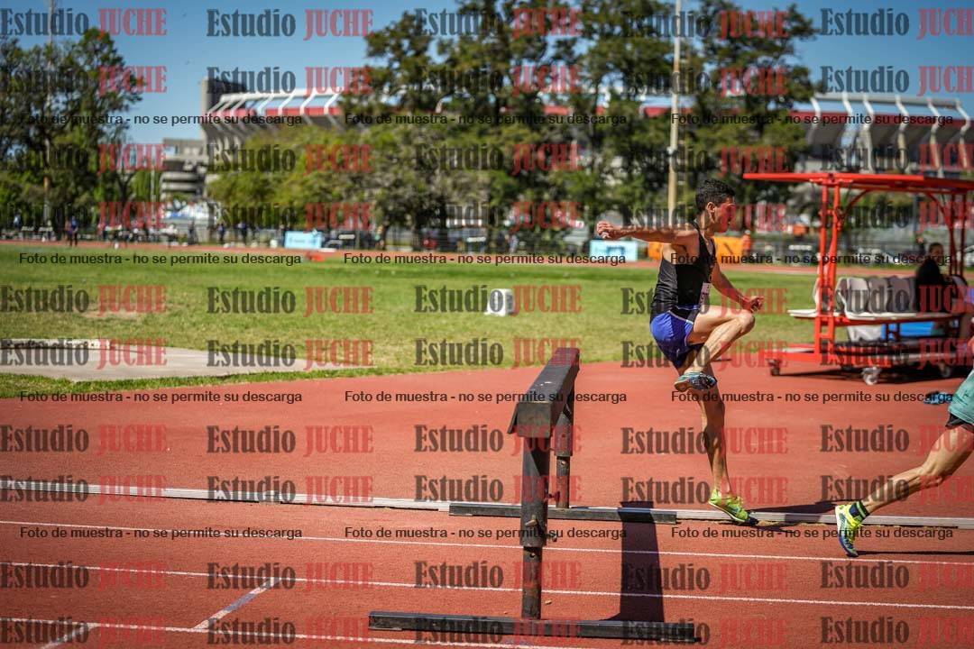 Fotos de los 3000 m con obstáculos de varones