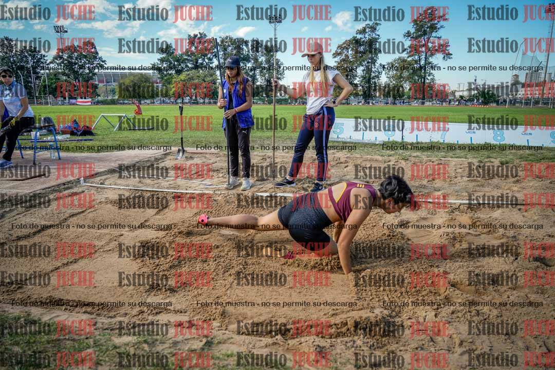 Fotos del salto en largo de mujeres - hepta 5