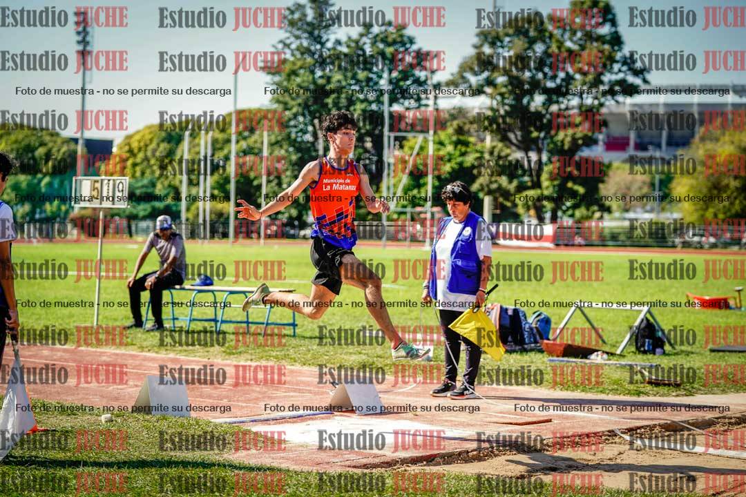 Fotos del salto en largo de varones