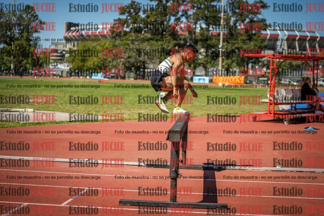 Fotos de los 3000 m con obstáculos de varones