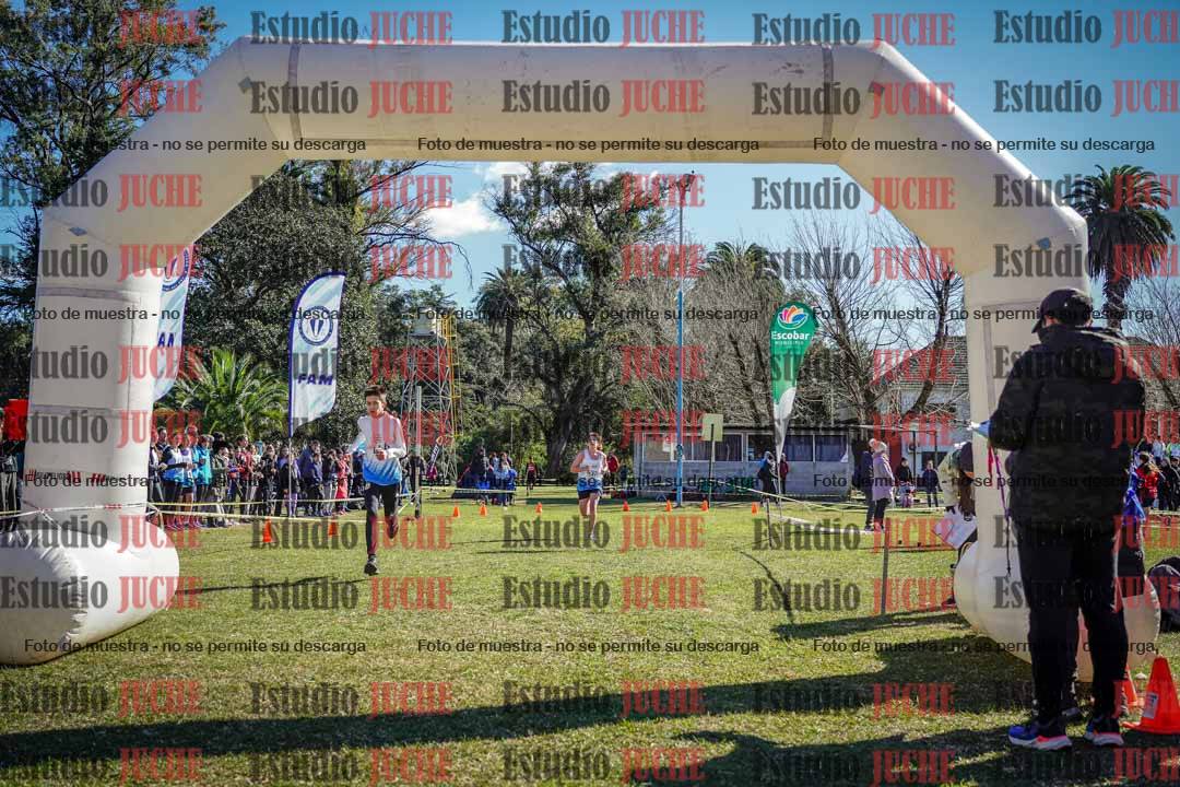 Fotos de la llegada del cross de 2000 m