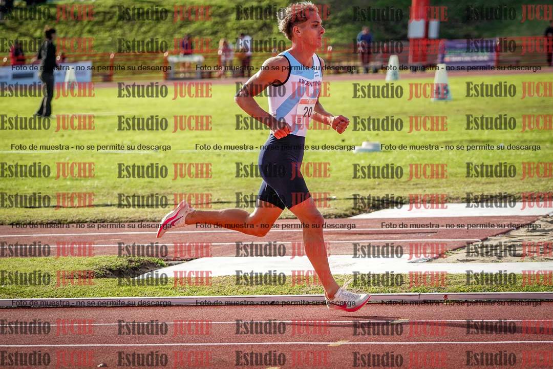 Fotos de los 3000 m con obstáculos de varones