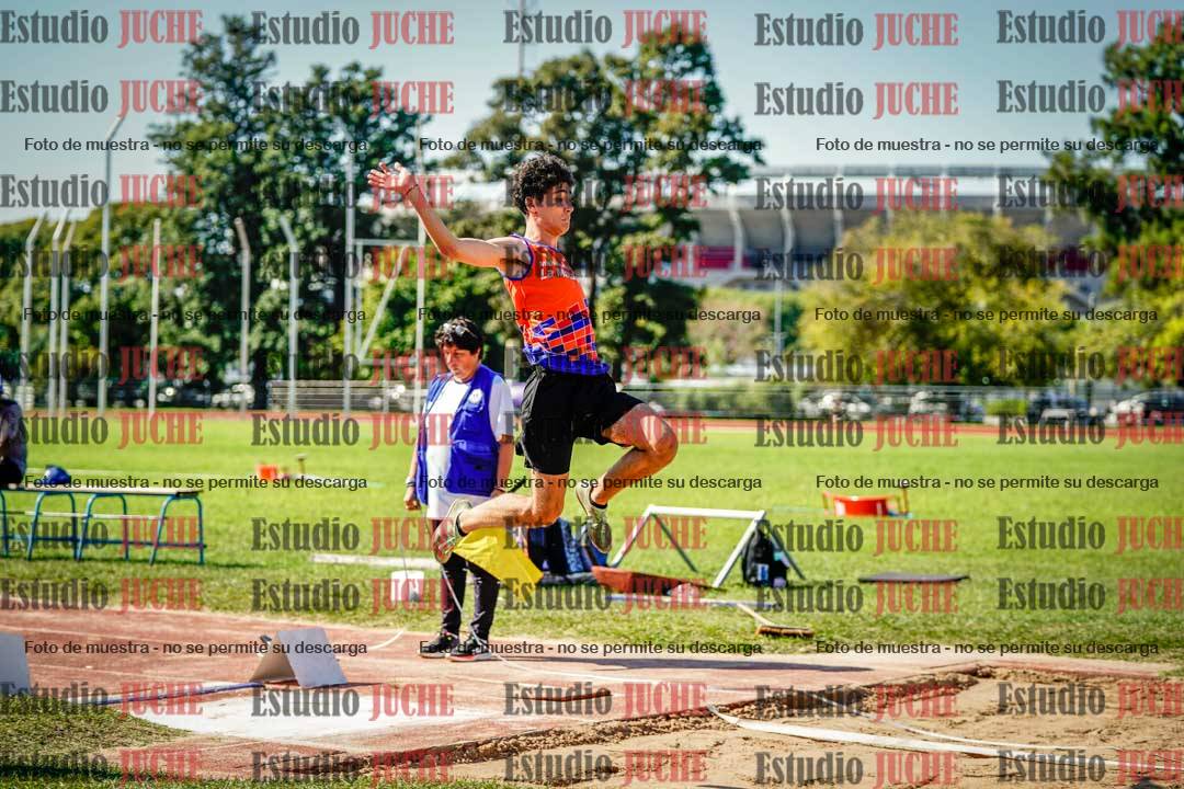 Fotos del salto en largo de varones