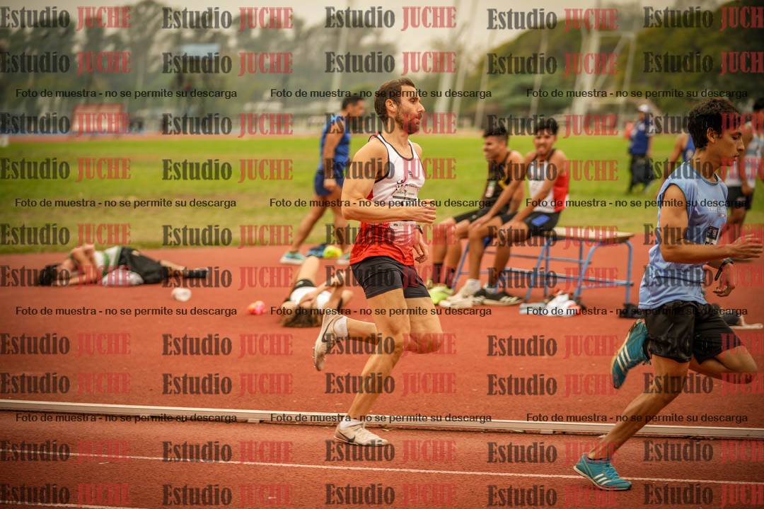 Fotos de los 800 m llanos de varones