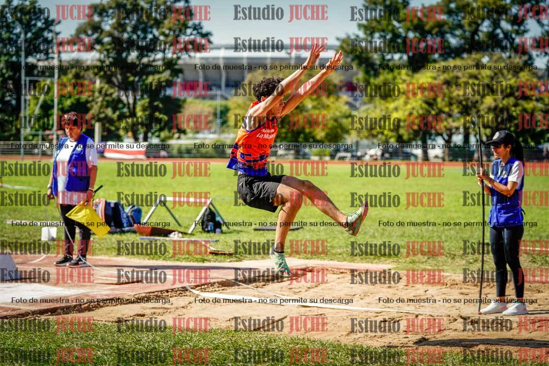 Fotos del salto en largo de varones