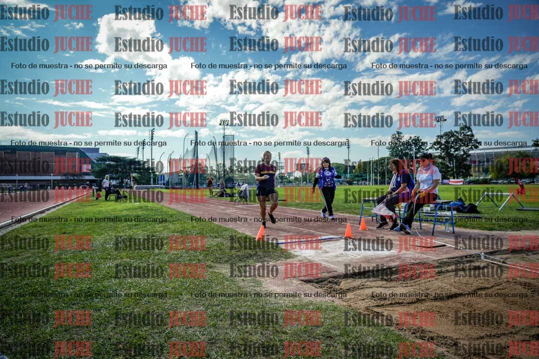 Fotos del salto en largo de mujeres - hepta 5