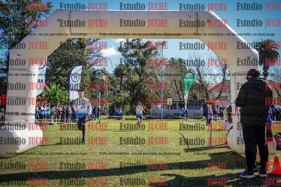 Fotos de la llegada del cross de 2000 m