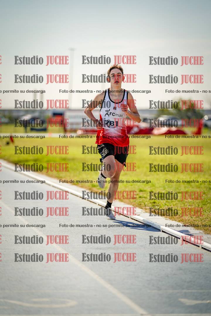 Fotos de los 2000 m con obstáculos de varones
