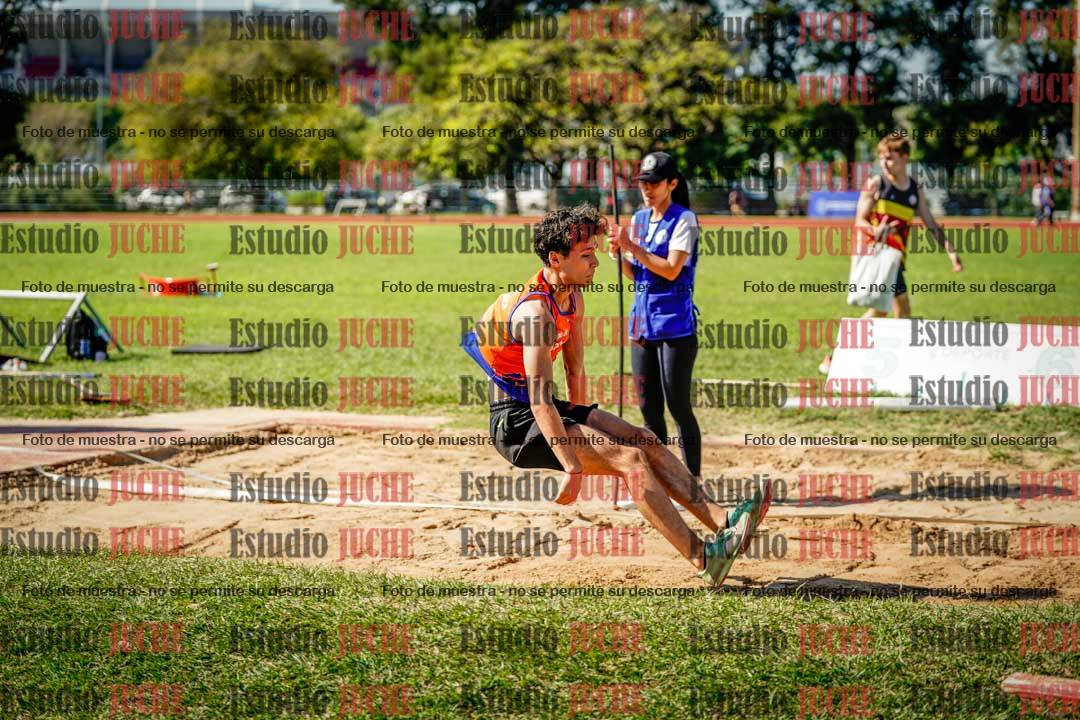 Fotos del salto en largo de varones