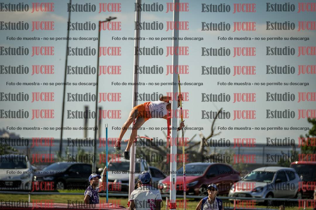 Fotos del salto con garrocha de mujeres y varones