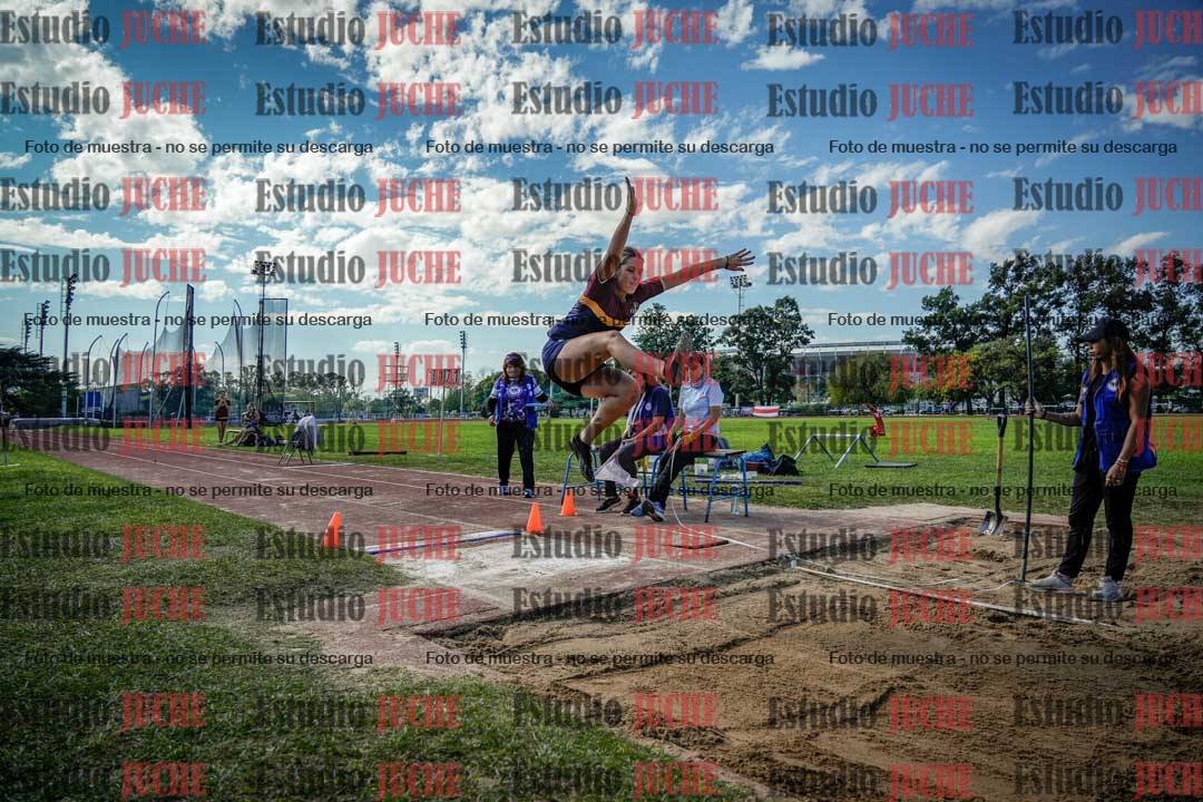 Fotos del salto en largo de mujeres - hepta 5