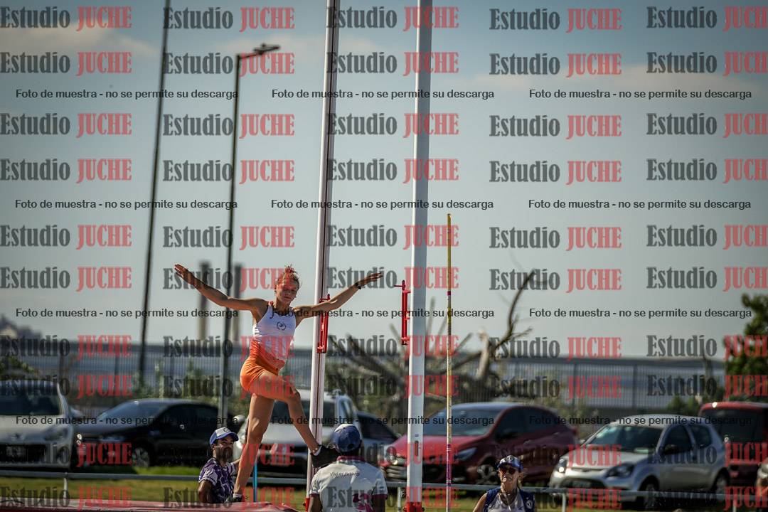Fotos del salto con garrocha de mujeres y varones
