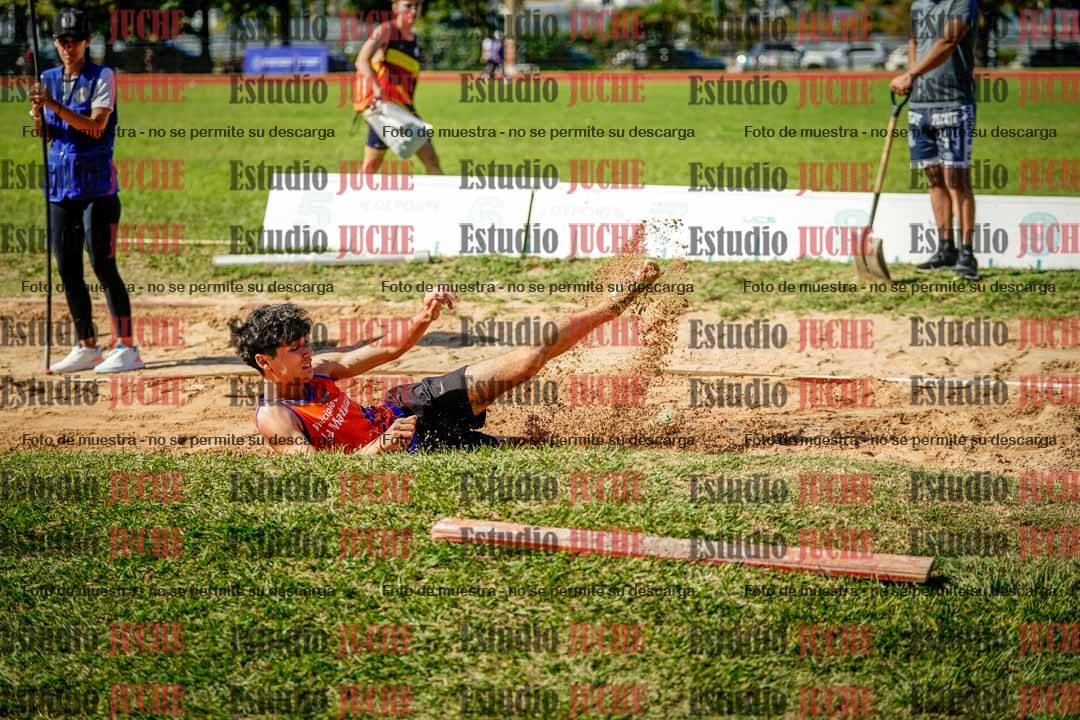Fotos del salto en largo de varones