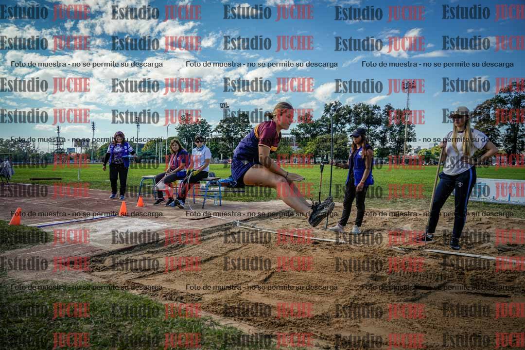 Fotos del salto en largo de mujeres - hepta 5