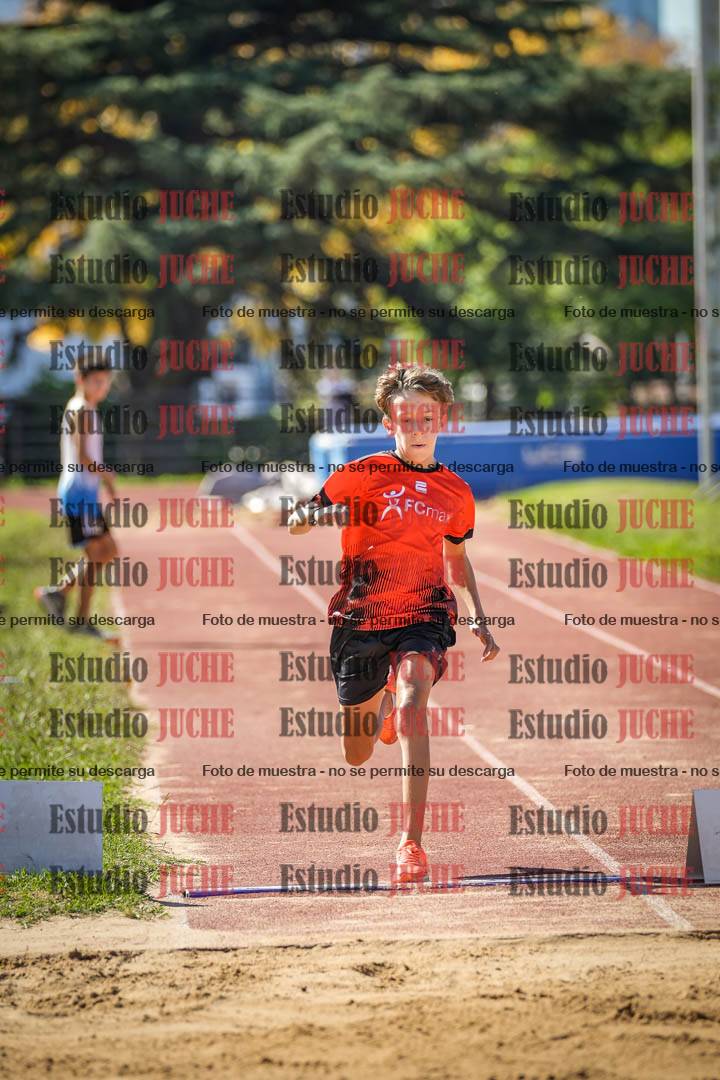 Fotos del salto en largo de varones - incluye U16