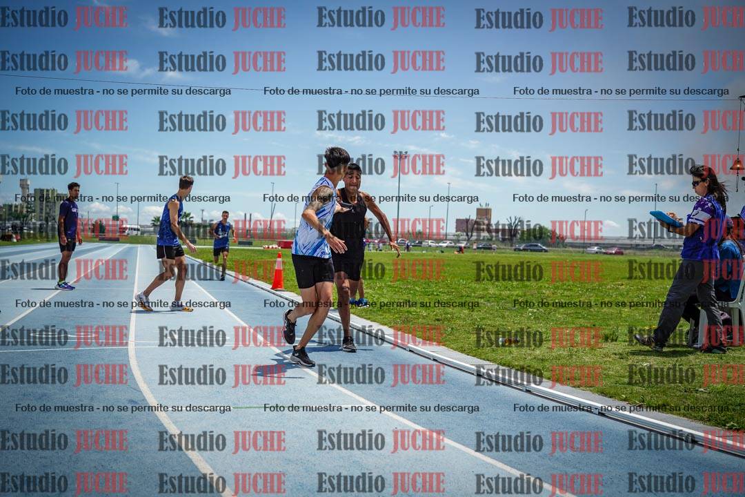 Fotos durante el transcurso de los relevos 20' para running teams - serie 2