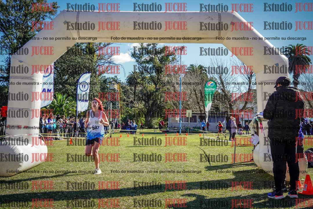 Fotos de la llegada del cross de 2000 m