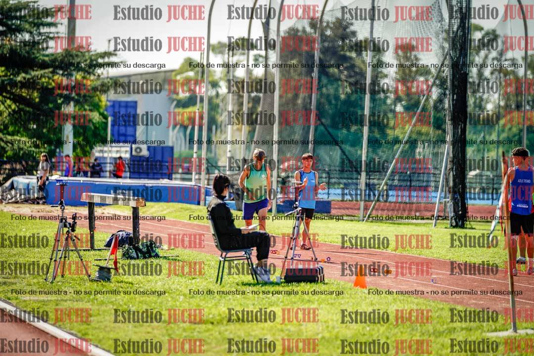 Fotos del salto en largo de varones