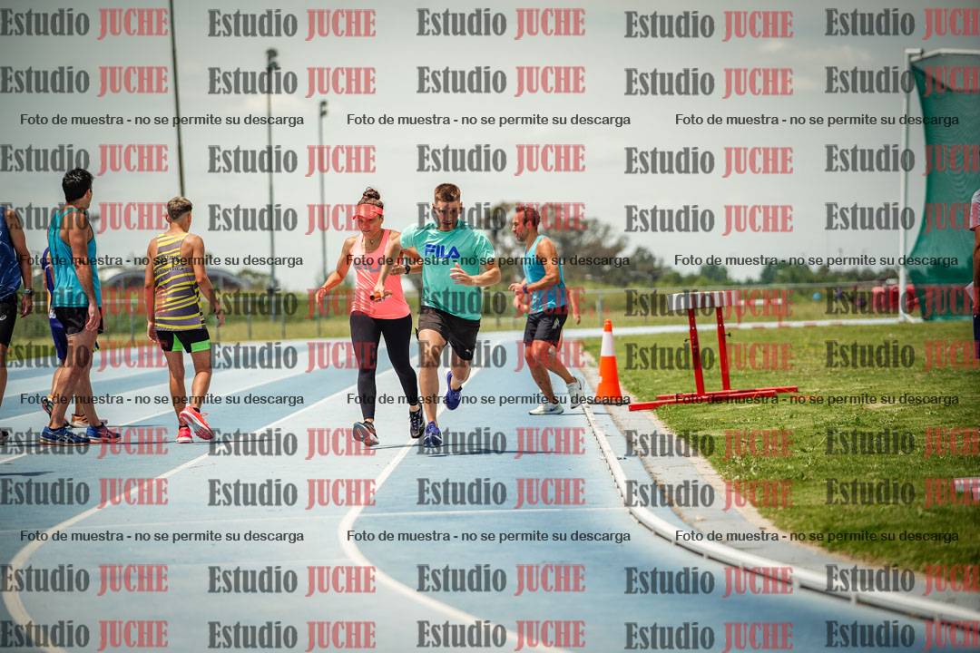 Fotos durante el transcurso de los relevos 20' para running teams - serie 2