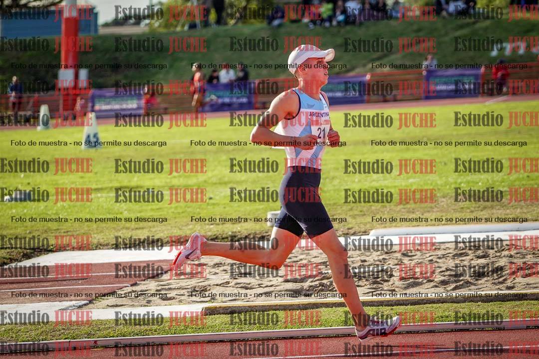 Fotos de los 3000 m con obstáculos de varones