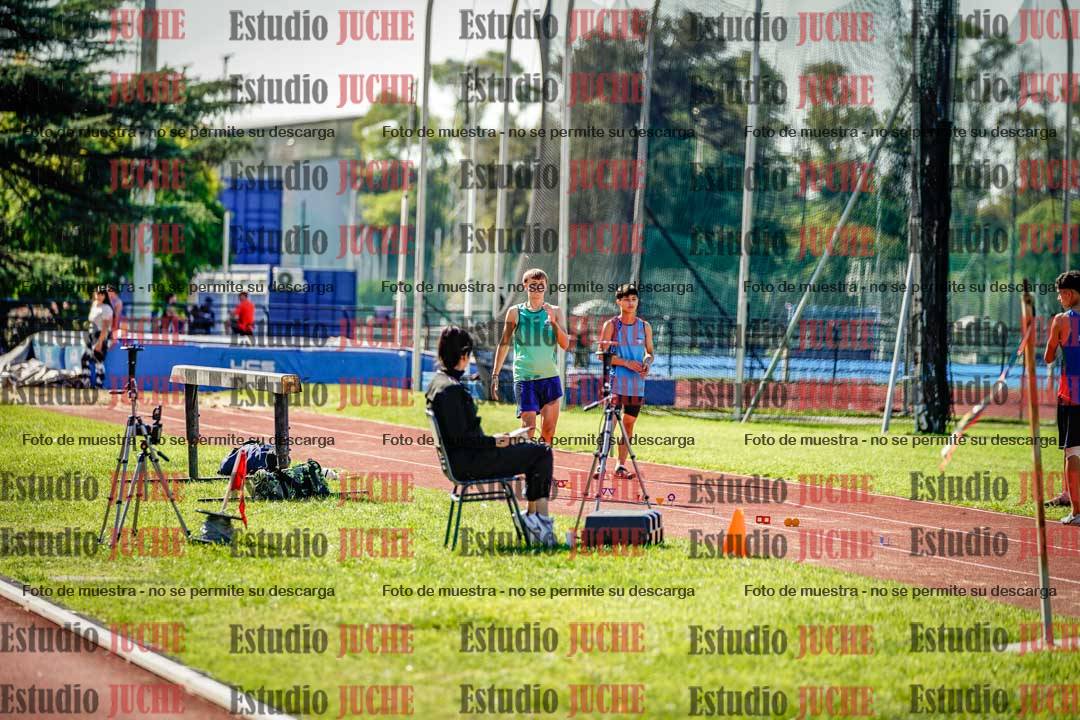Fotos del salto en largo de varones