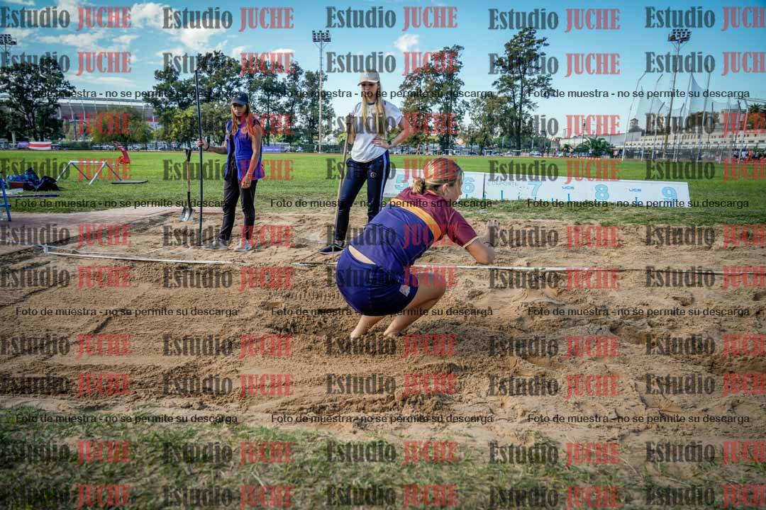 Fotos del salto en largo de mujeres - hepta 5