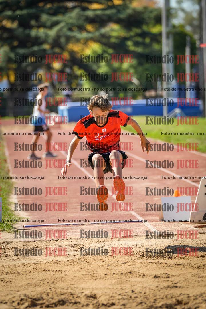 Fotos del salto en largo de varones - incluye U16