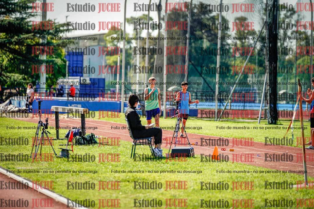 Fotos del salto en largo de varones