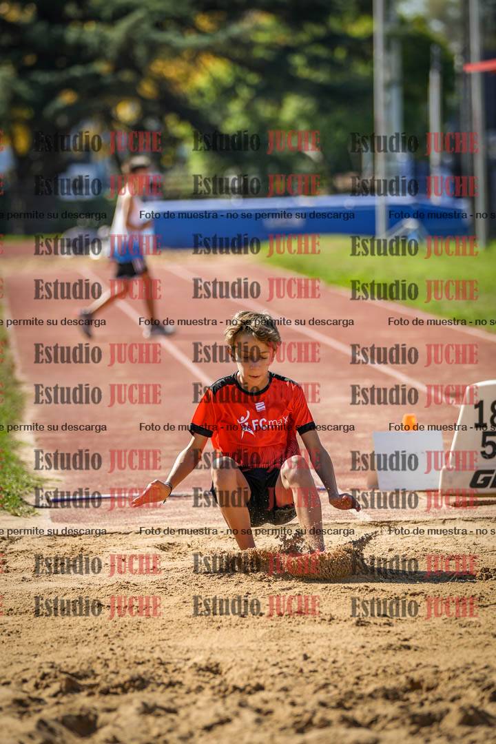 Fotos del salto en largo de varones - incluye U16