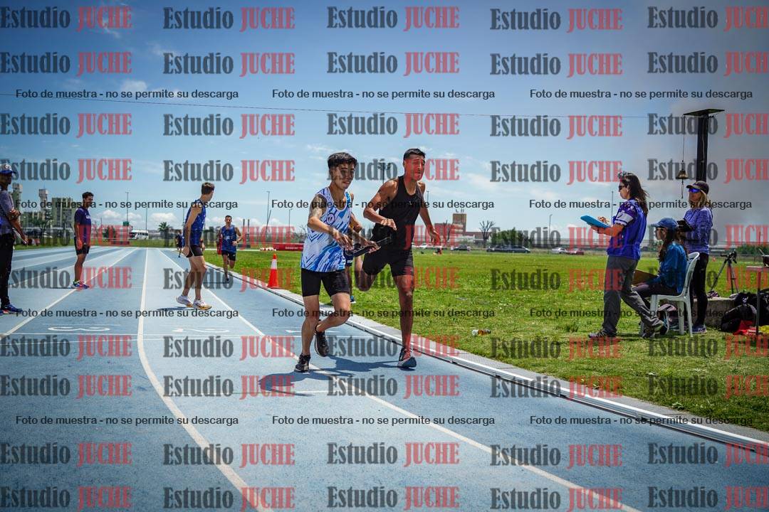 Fotos durante el transcurso de los relevos 20' para running teams - serie 2