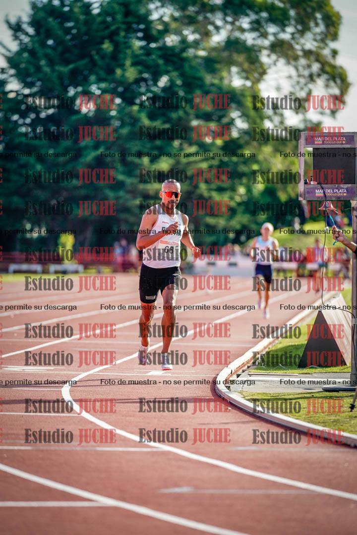 Fotos de los 3000 m con obstáculos de varones
