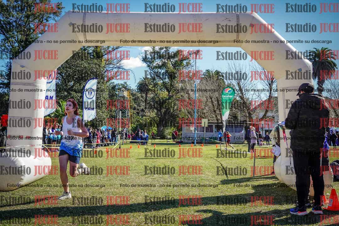 Fotos de la llegada del cross de 2000 m