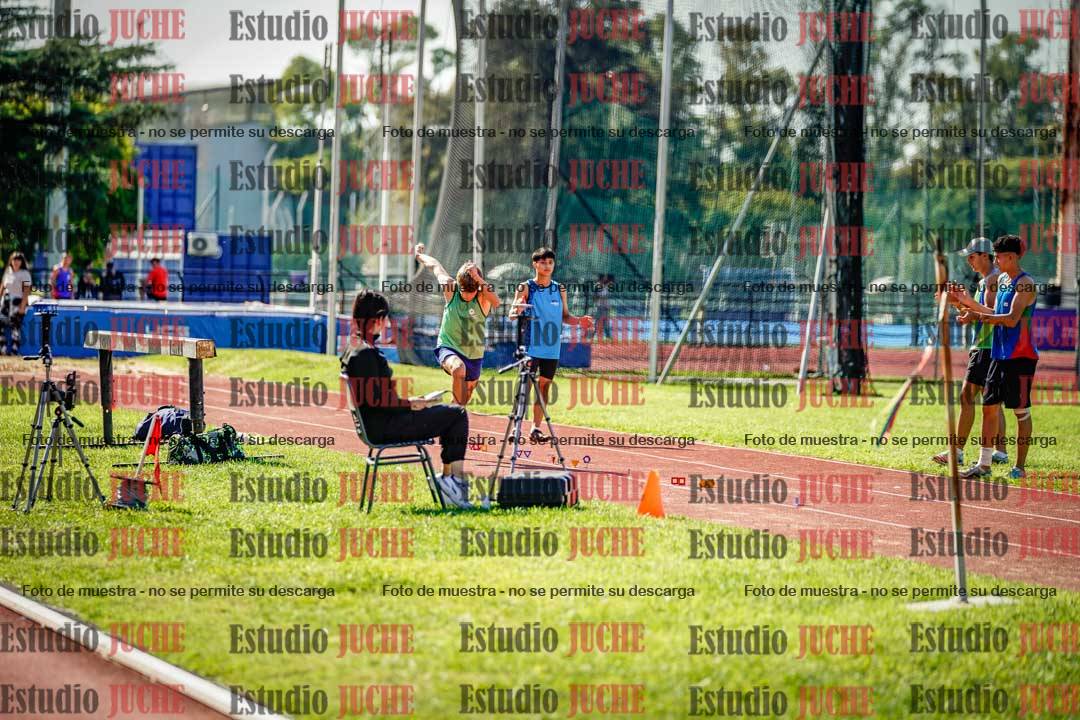 Fotos del salto en largo de varones