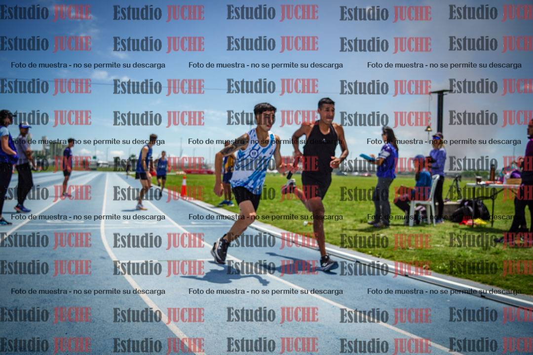 Fotos durante el transcurso de los relevos 20' para running teams - serie 2