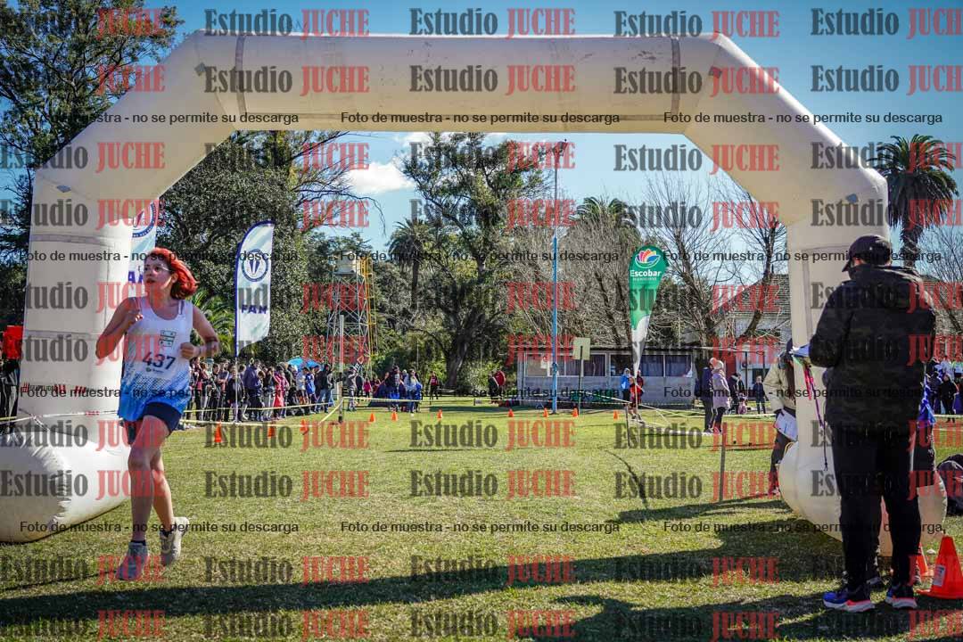 Fotos de la llegada del cross de 2000 m