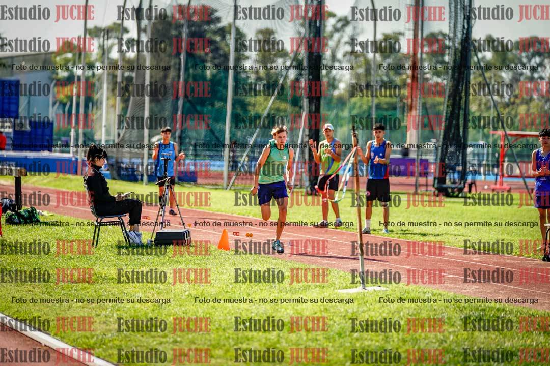 Fotos del salto en largo de varones