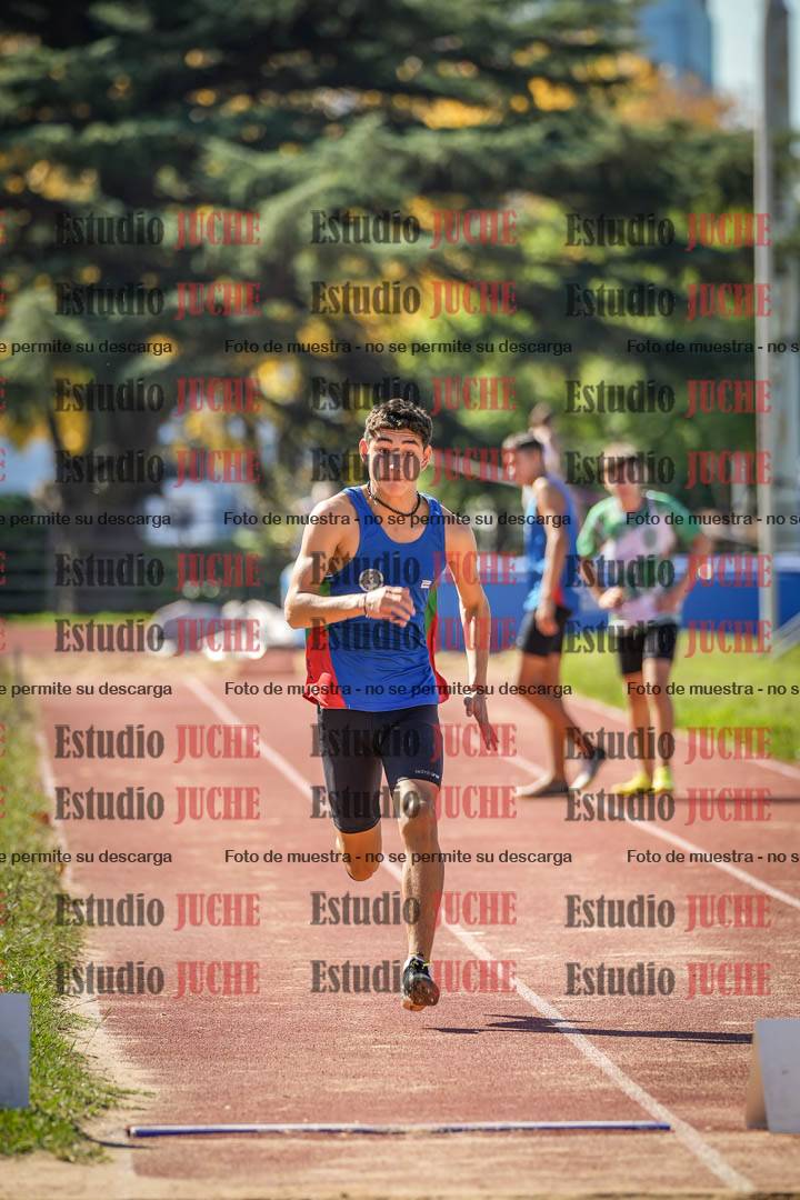 Fotos del salto en largo de varones - incluye U16