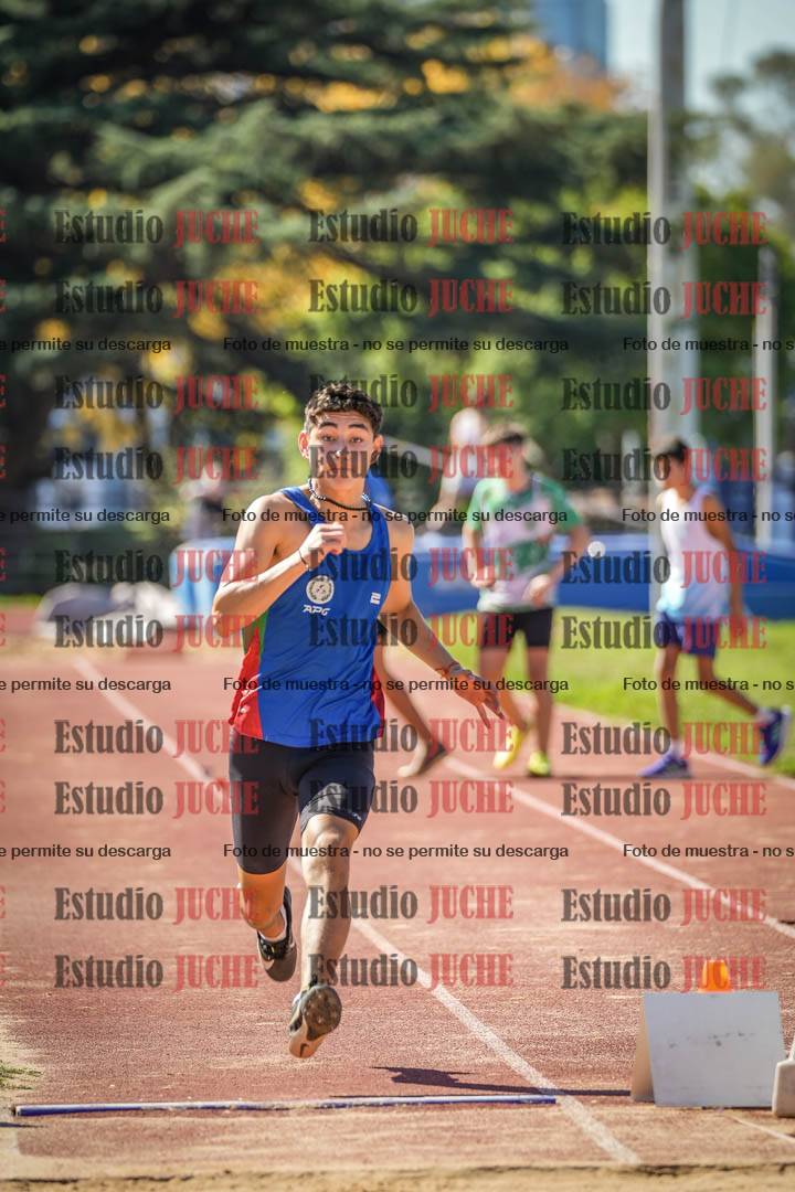 Fotos del salto en largo de varones - incluye U16
