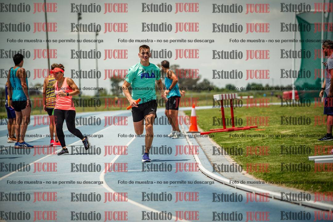 Fotos durante el transcurso de los relevos 20' para running teams - serie 2