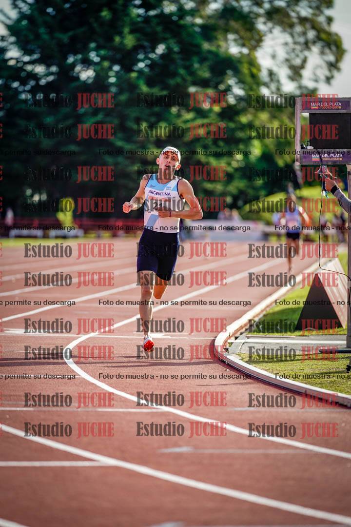 Fotos de los 3000 m con obstáculos de varones