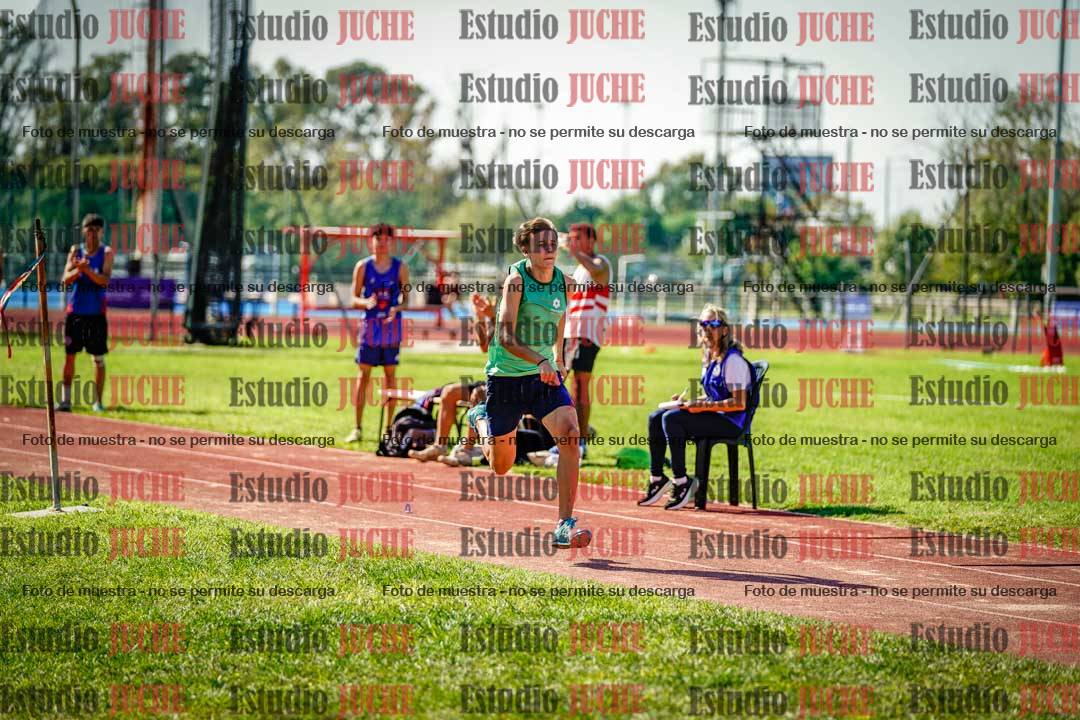 Fotos del salto en largo de varones